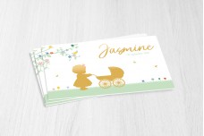 Gouden meisje met kinderwagen Gouden meisje met kinderwagen